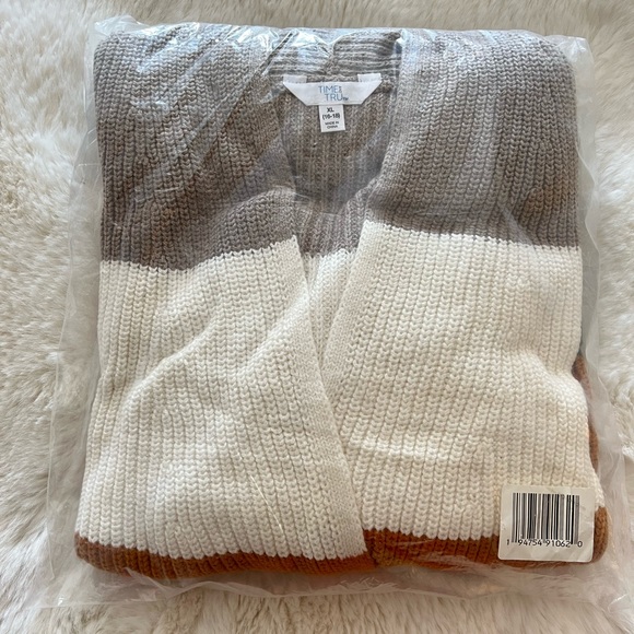 Time & Tru cardigan, runs big, very cute for layering - Picture 2 of 5